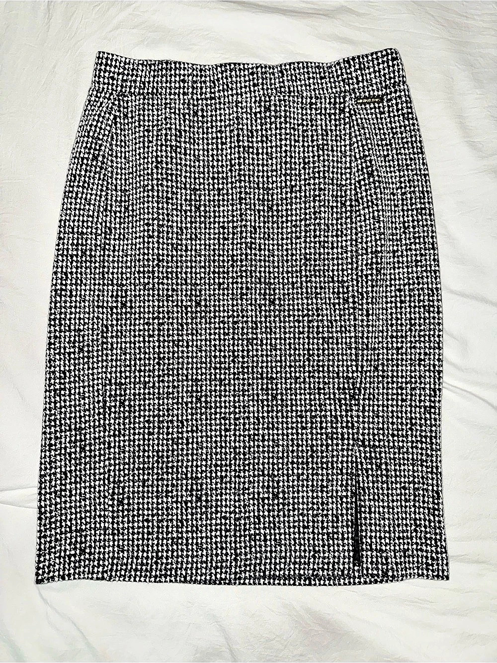 Michael Kors Black and White Houndstooth Tweed Pencil Skirt Black & White